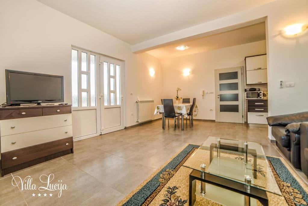 Villa Lucija Пула Екстериор снимка